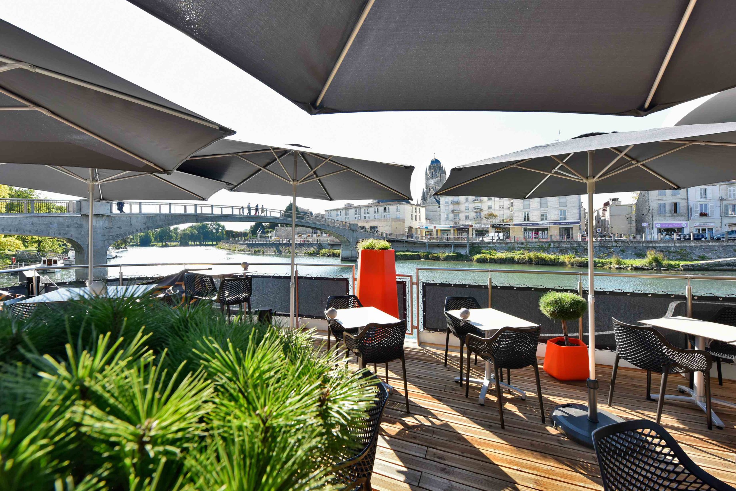 Waterfront restaurants - Saintes Tourisme